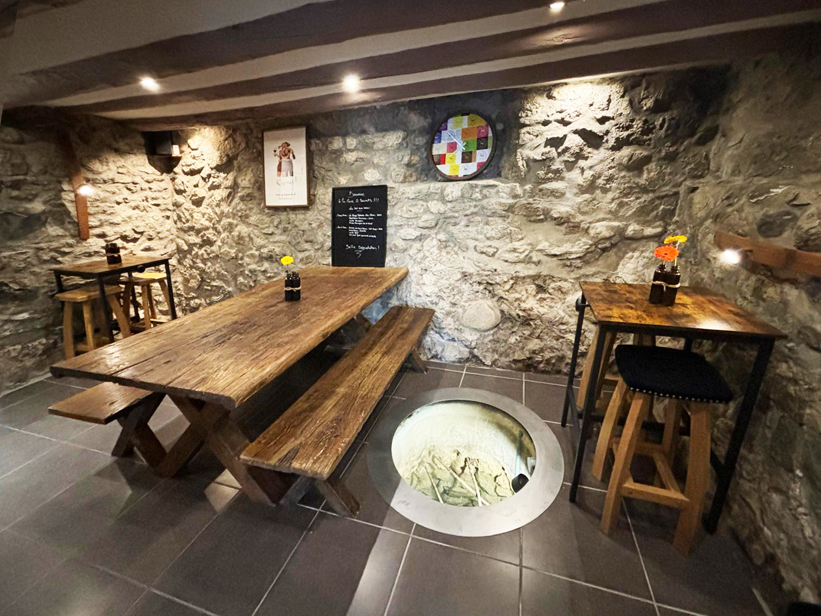 La Cave Ô Secrets, située à La Roche-sur-Foron, bar à vin La Cave Ô Secrets, située à La Roche-sur-Foron, bar à vin